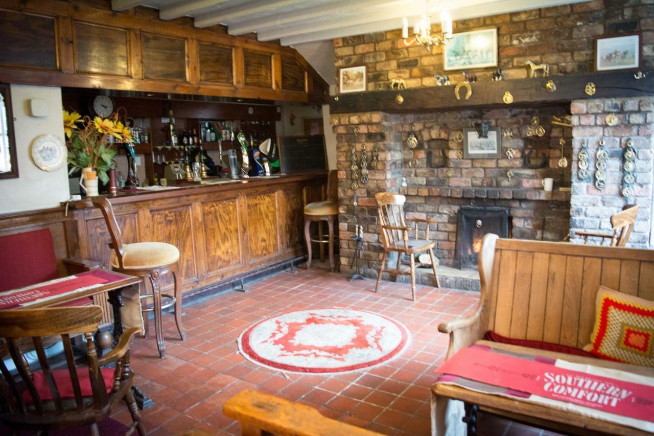 The Benbow Inn At Ruyton-Xi-Towns מראה חיצוני תמונה